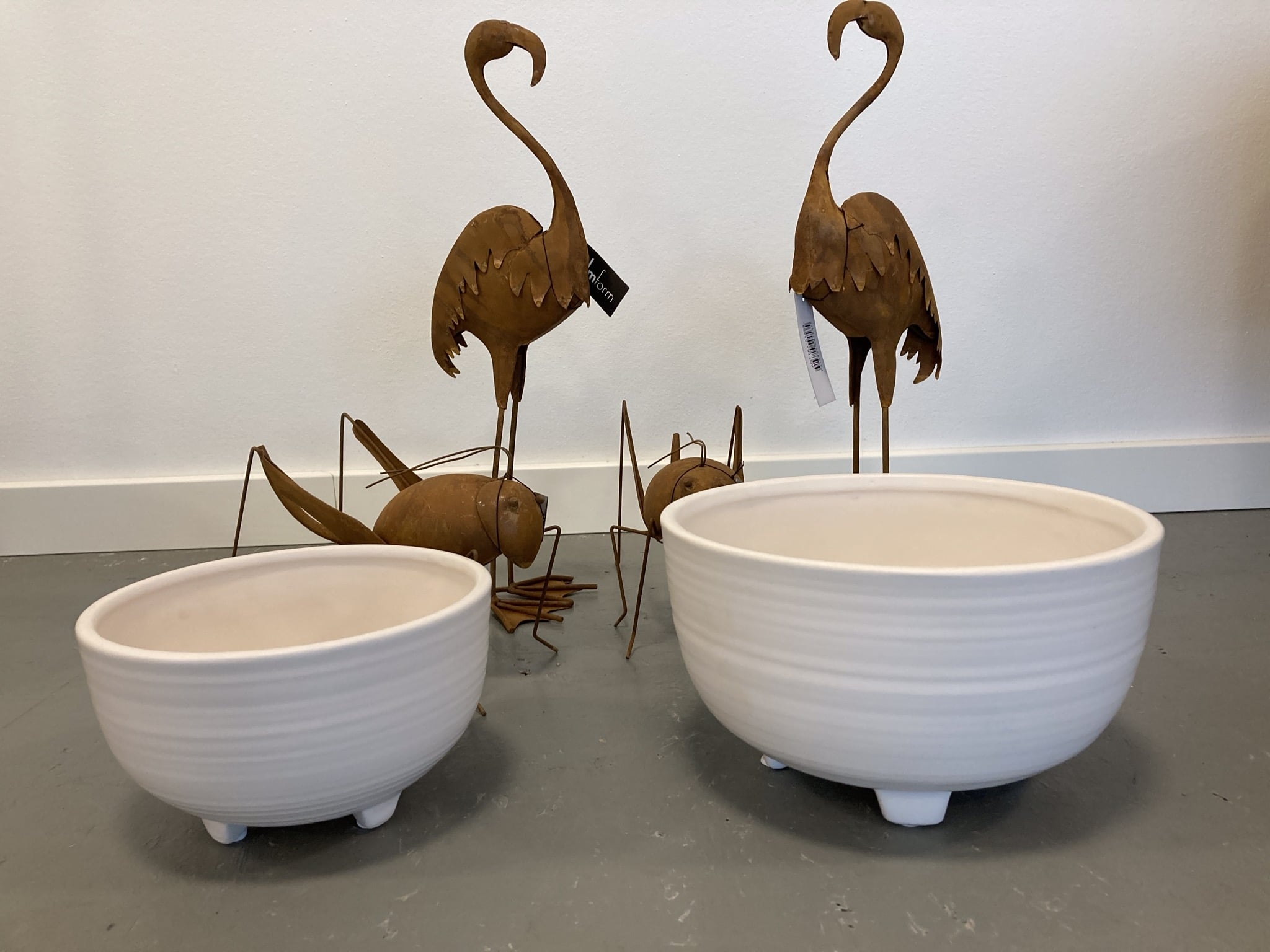 Urtepotteskjuler Sandra Cream Hvid på 3 Ben