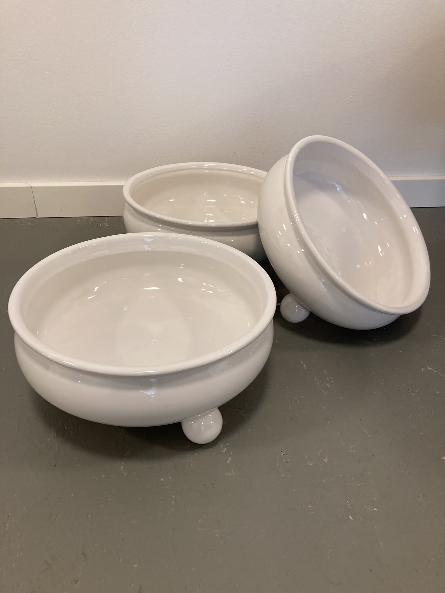 Flad Urtepotte ANYA i Hvid på 3 Ben - Billede 2
